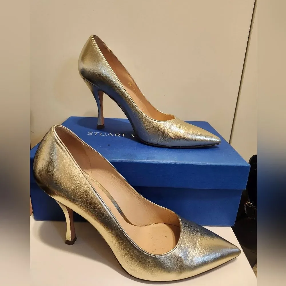 Stuart Weitzman Gold Metallic Leather Classic Stiletto Pumps Size 9 Ret.$425